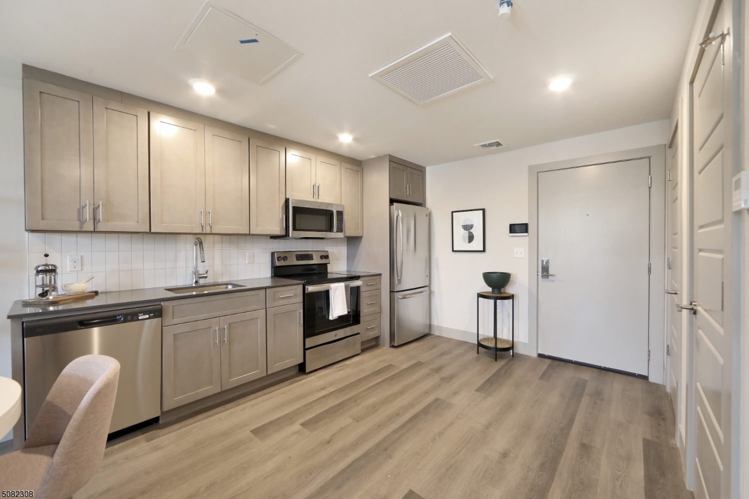548 Franklin Ave Unit: 403