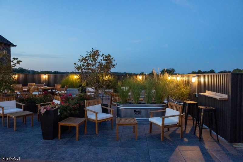 548 Franklin Ave Unit: 402