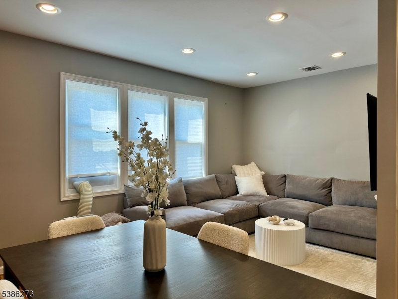 66 King St 2