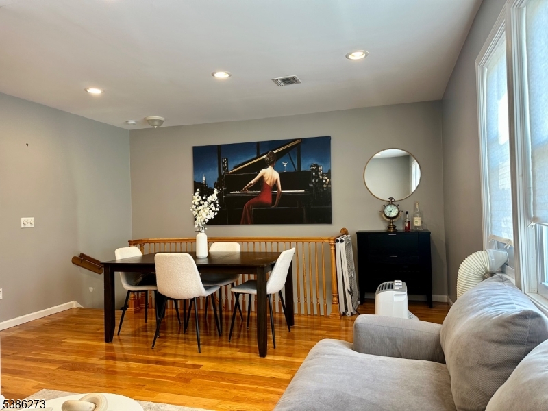 66 King St 2