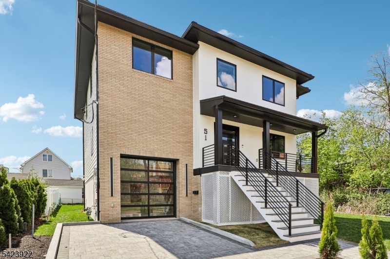 51 Albany Ave