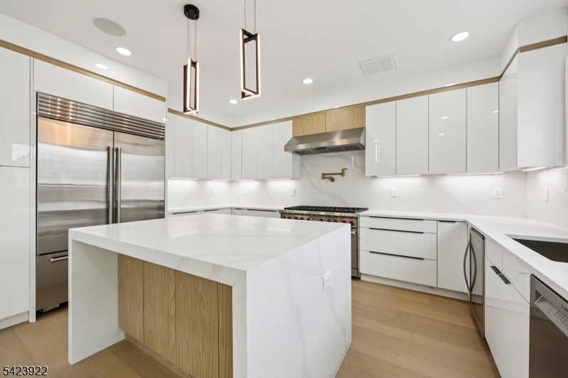 51 Albany Ave