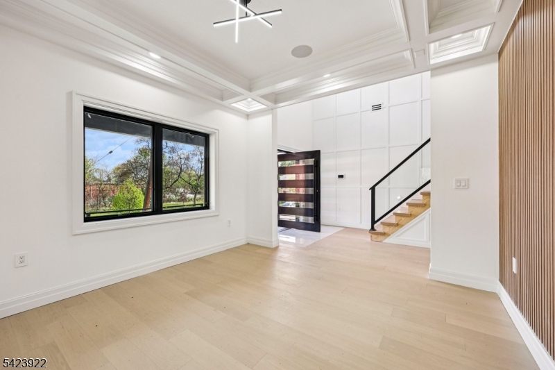 51 Albany Ave
