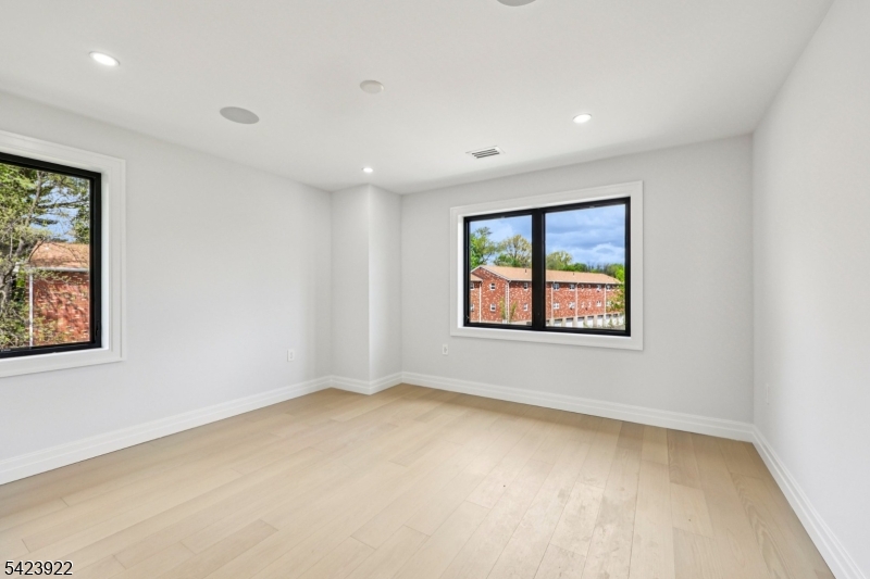 51 Albany Ave