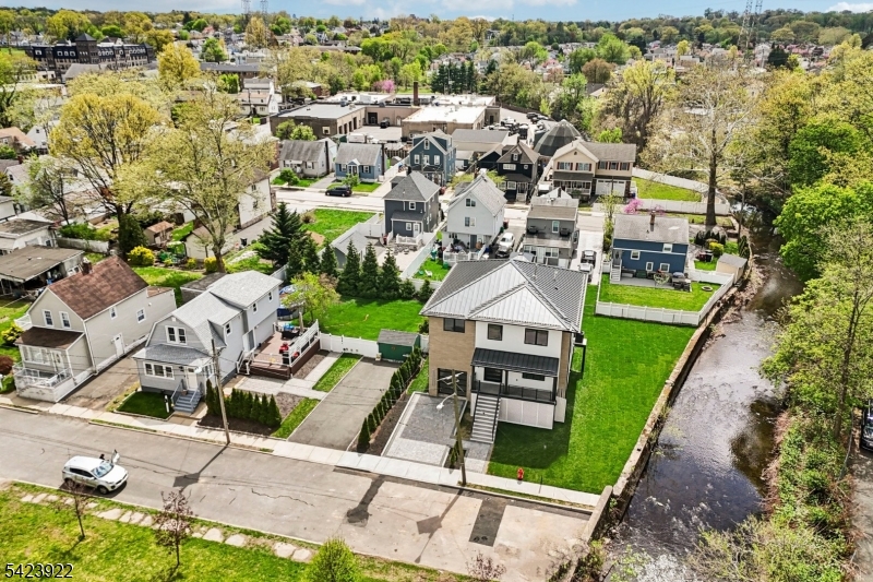 51 Albany Ave