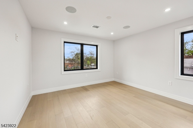 51 Albany Ave