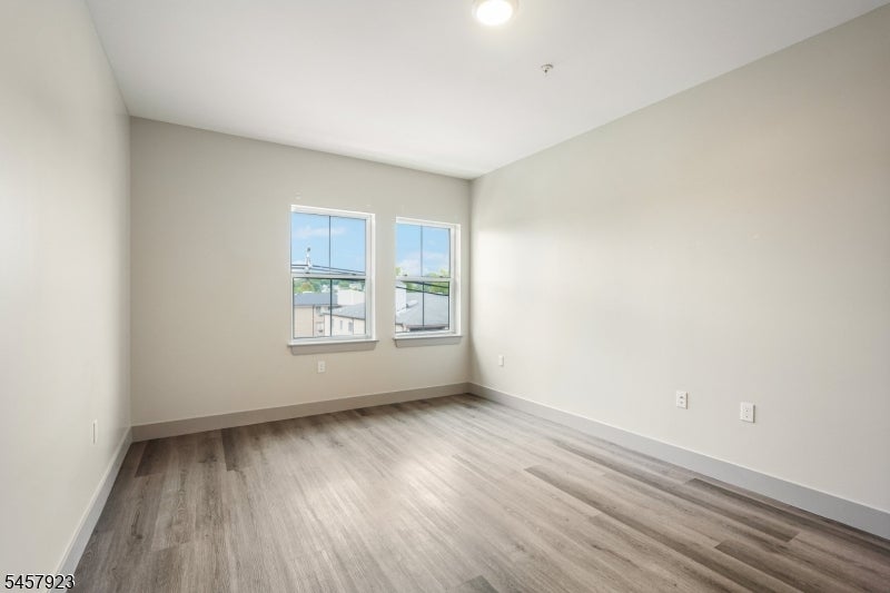 548 Franklin Ave 310