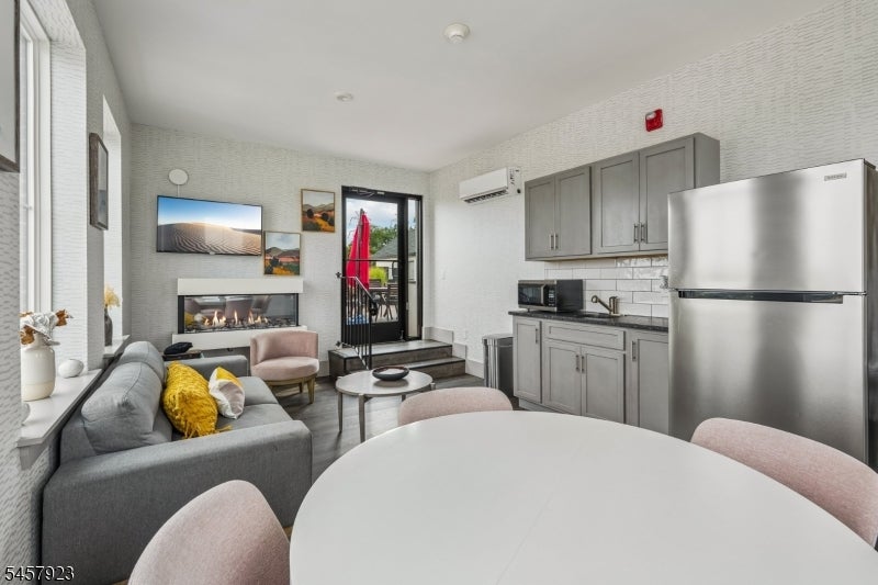 548 Franklin Ave 310