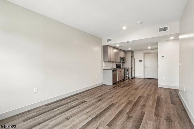 548 Franklin Ave 310