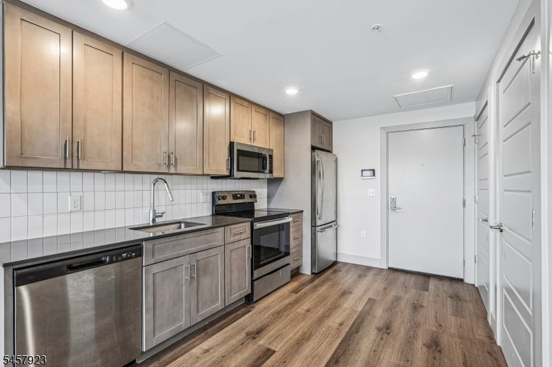 548 Franklin Ave 310