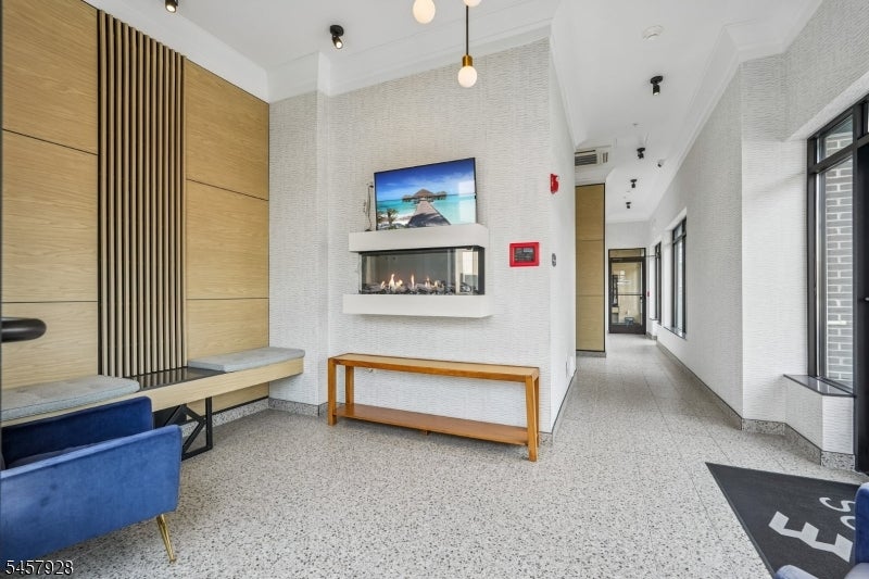 548 Franklin Ave 317