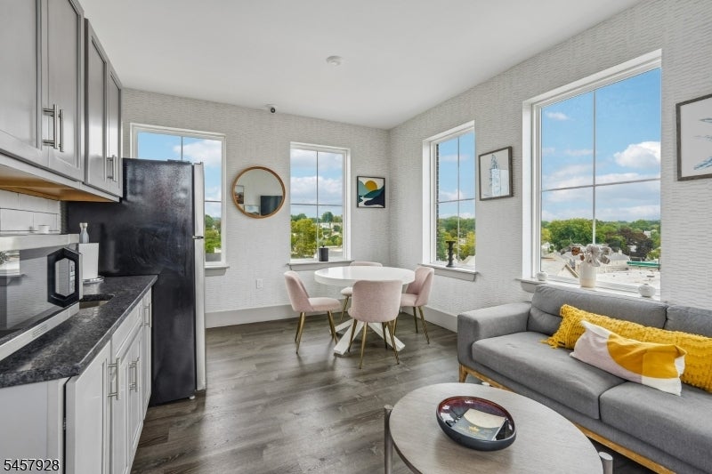 548 Franklin Ave 317