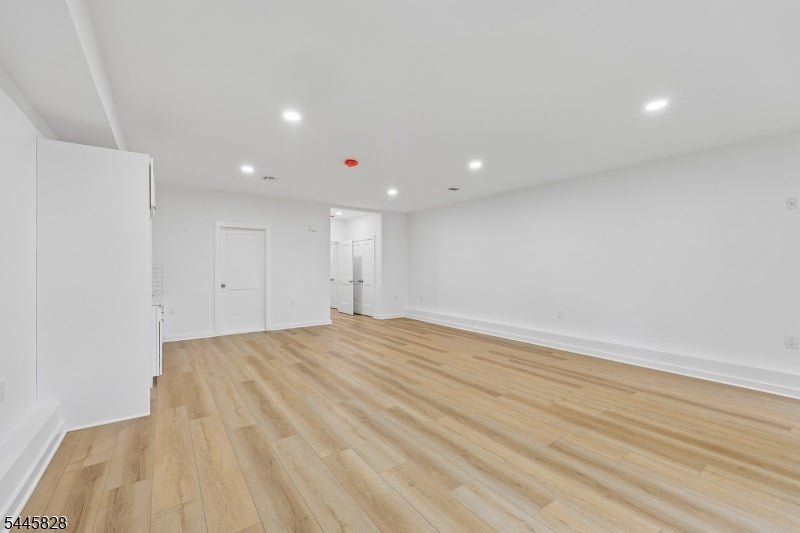 7 Terrace Pl