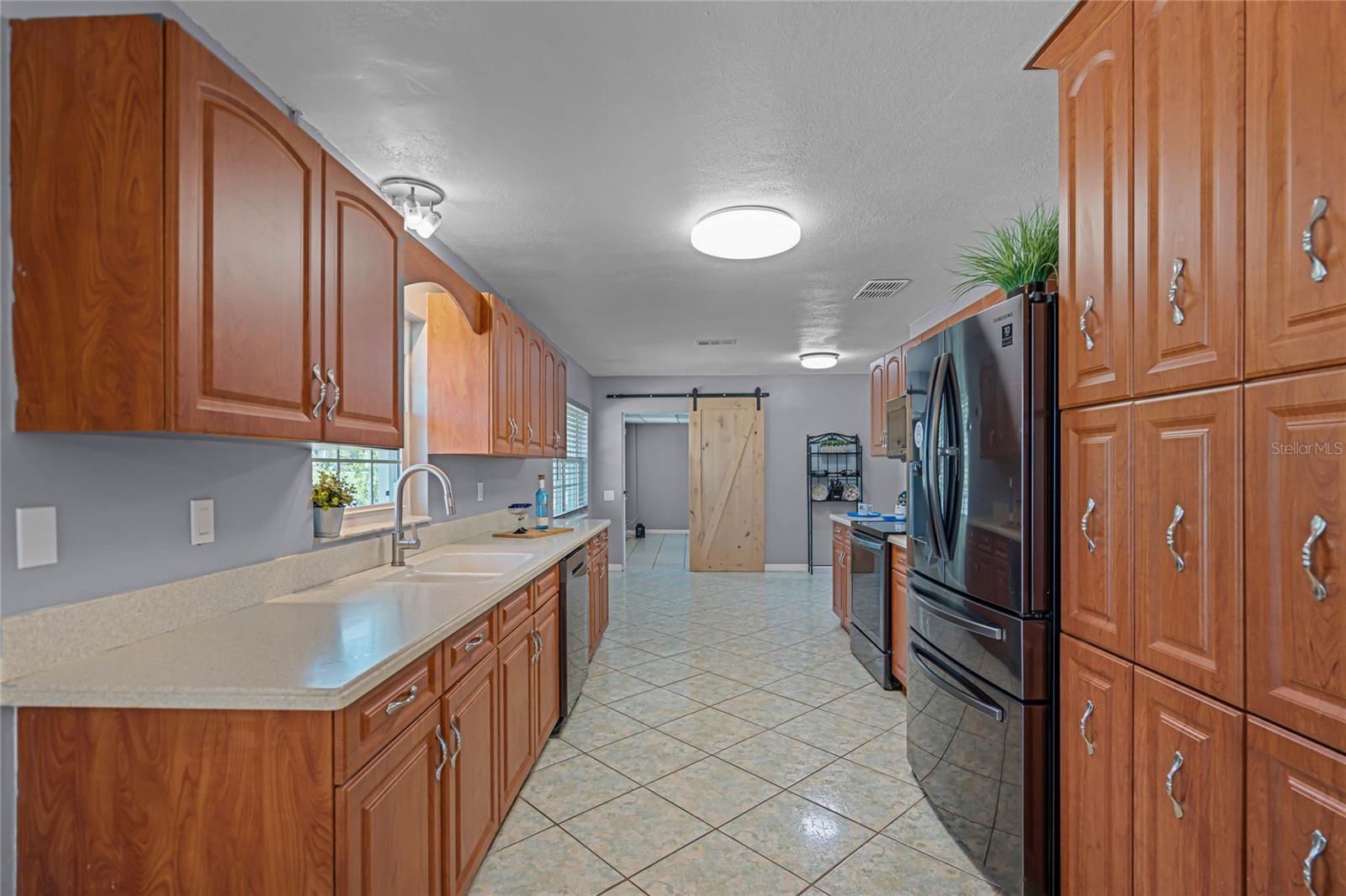 2580 E LAKE HARTRIDGE DR