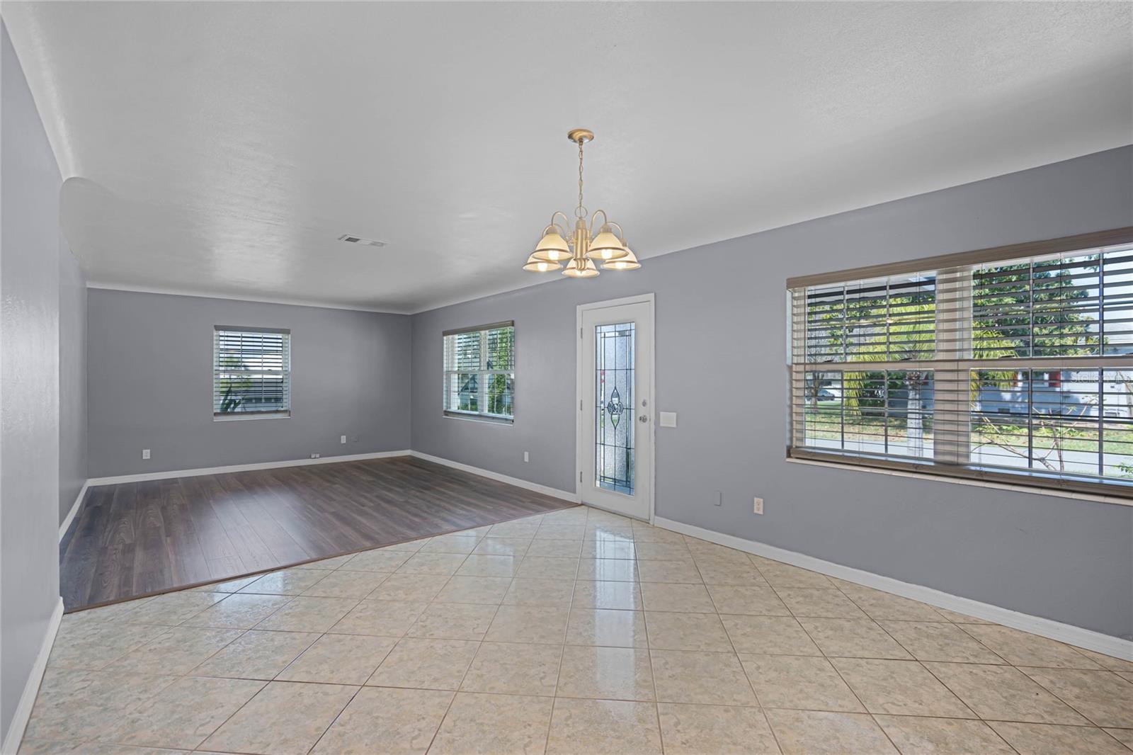 2580 E LAKE HARTRIDGE DR