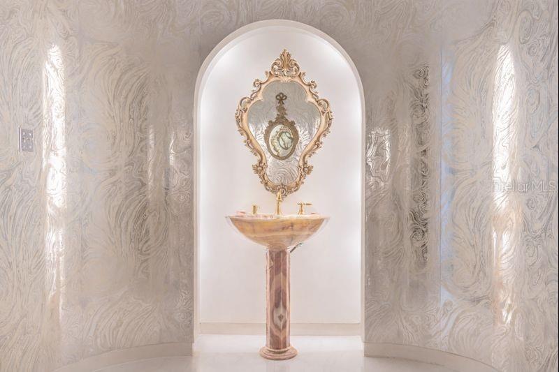 812 SWEETWATER CLUB BLVD