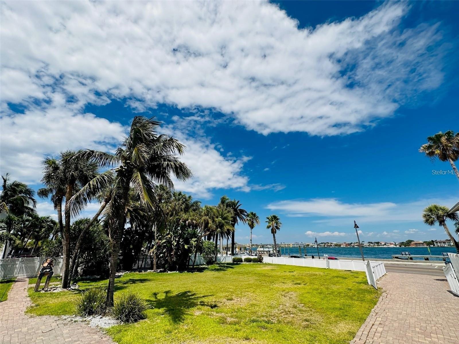 702 PASS A GRILLE WAY