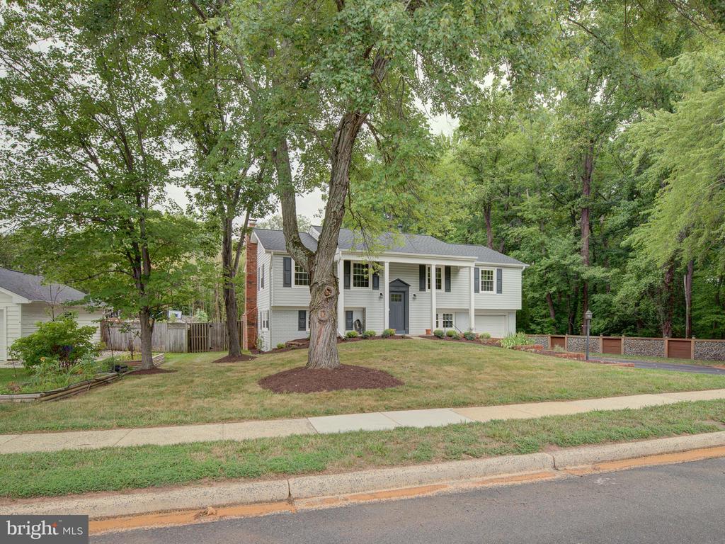 13102 MELVILLE LN