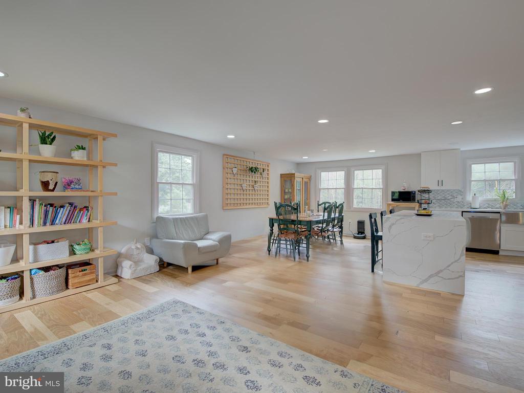13102 MELVILLE LN