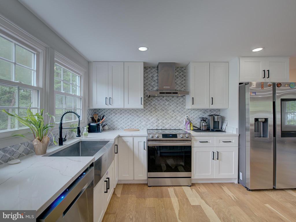 13102 MELVILLE LN