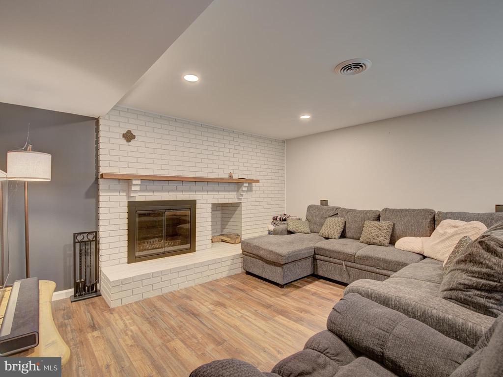 13102 MELVILLE LN