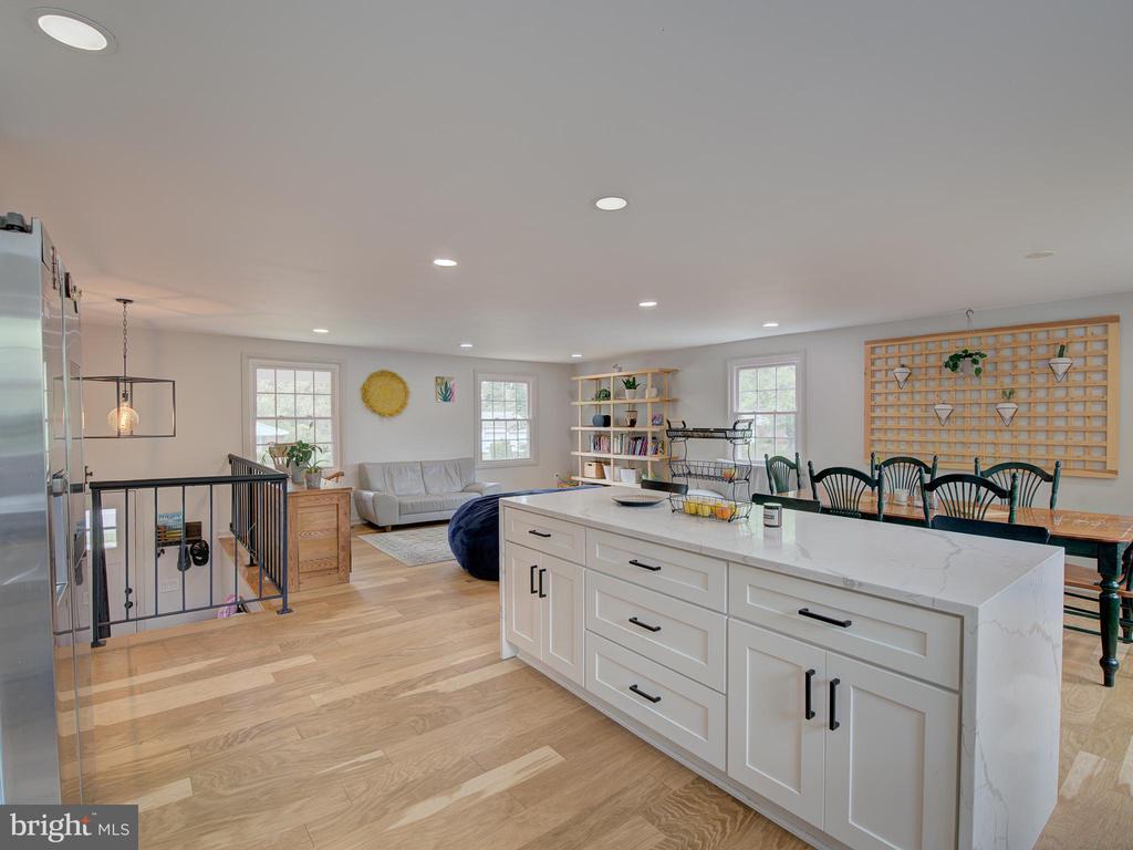 13102 MELVILLE LN