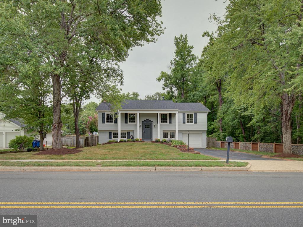 13102 MELVILLE LN