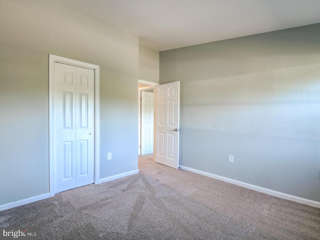 5021 AMERICANA DR #5021