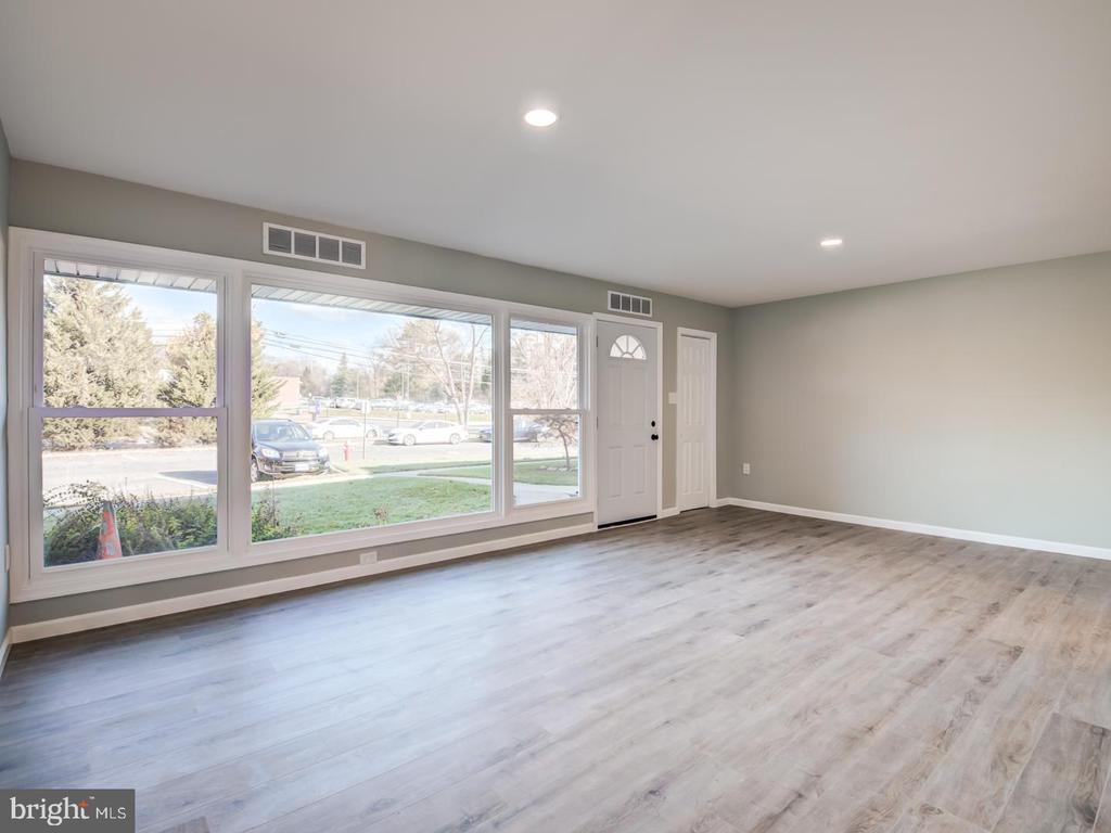 5021 AMERICANA DR #5021