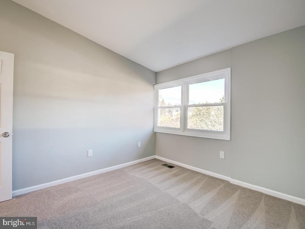 5021 AMERICANA DR #5021