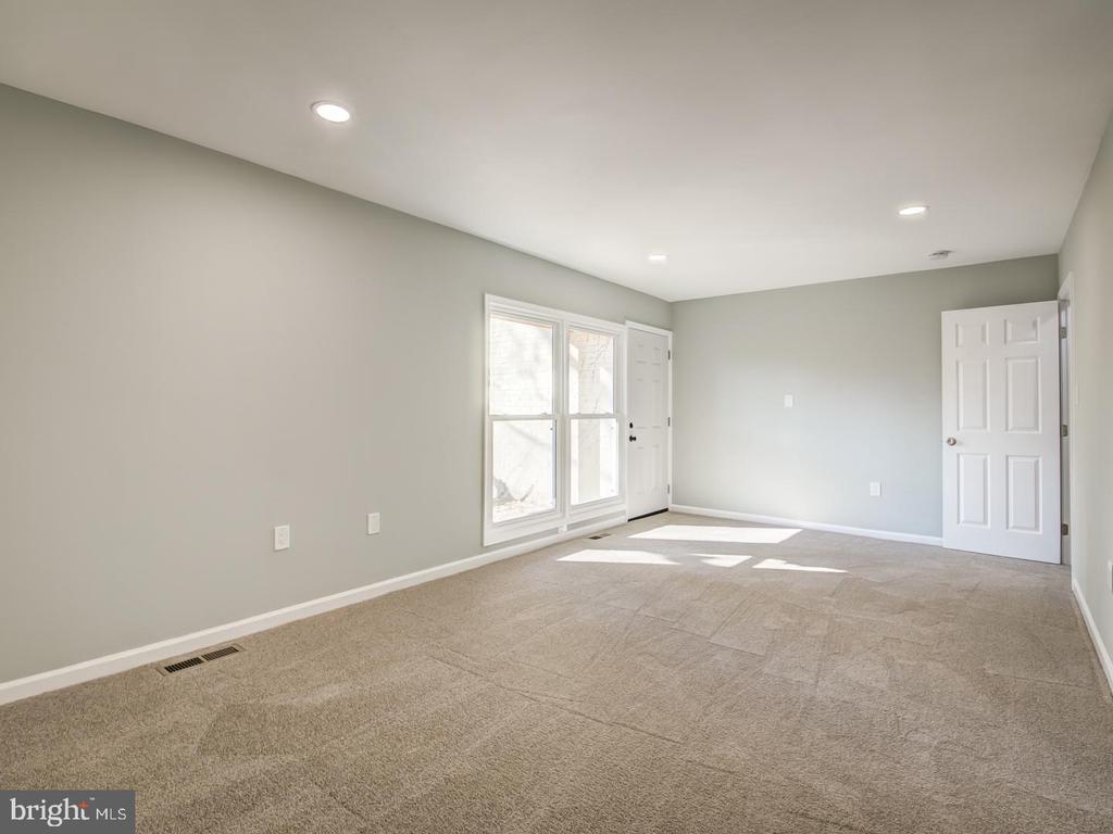 5021 AMERICANA DR #5021