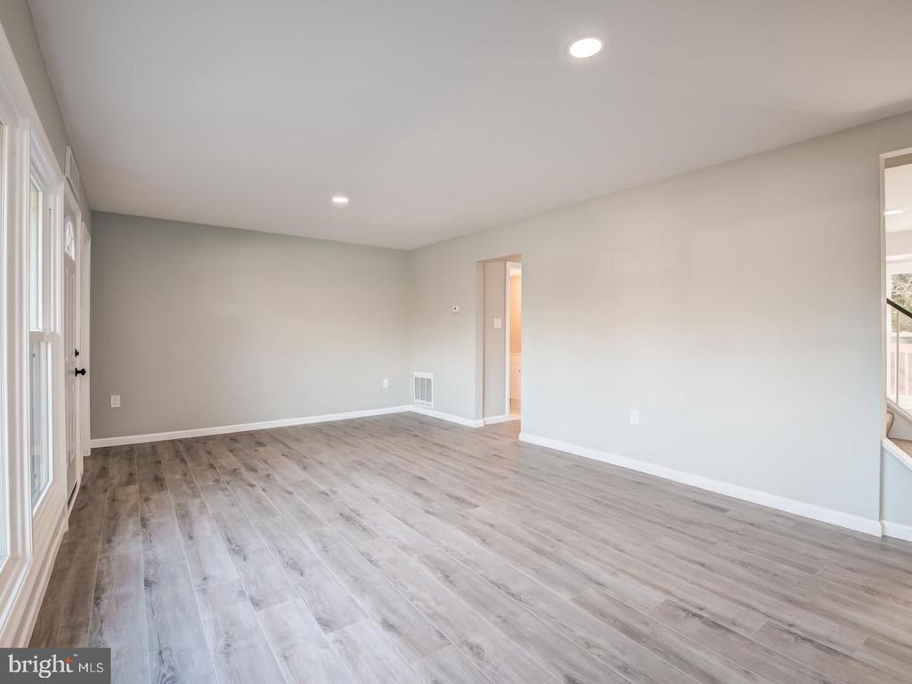 5021 AMERICANA DR #5021