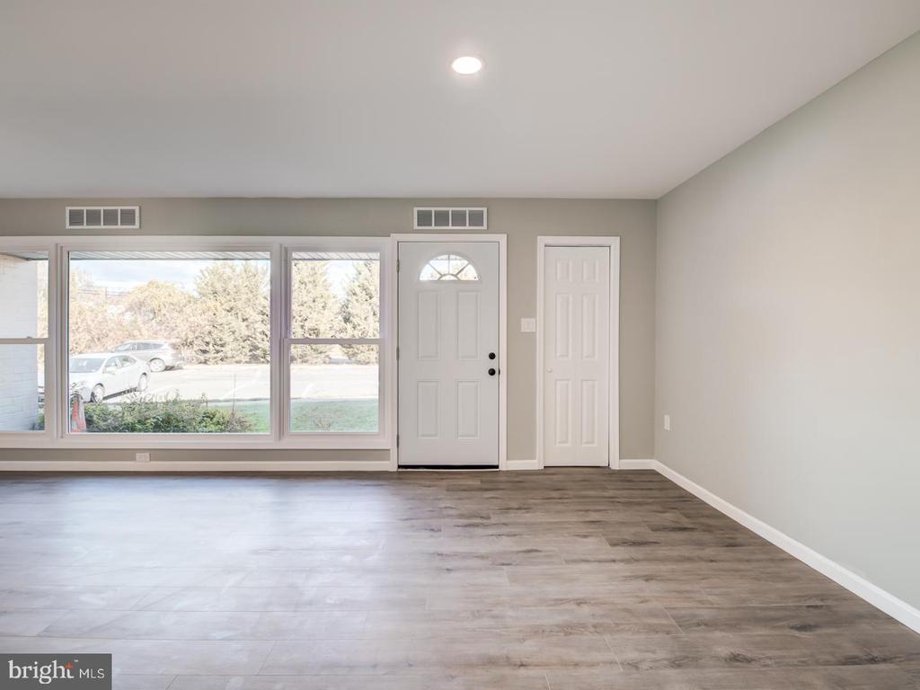 5021 AMERICANA DR #5021