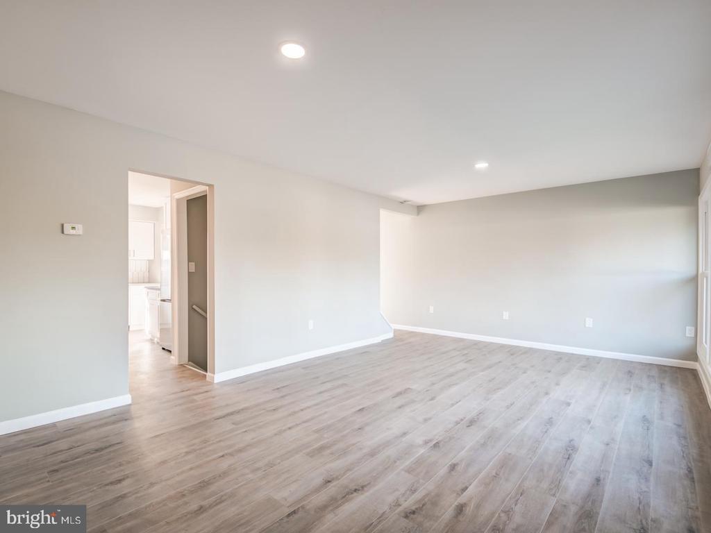 5021 AMERICANA DR #5021