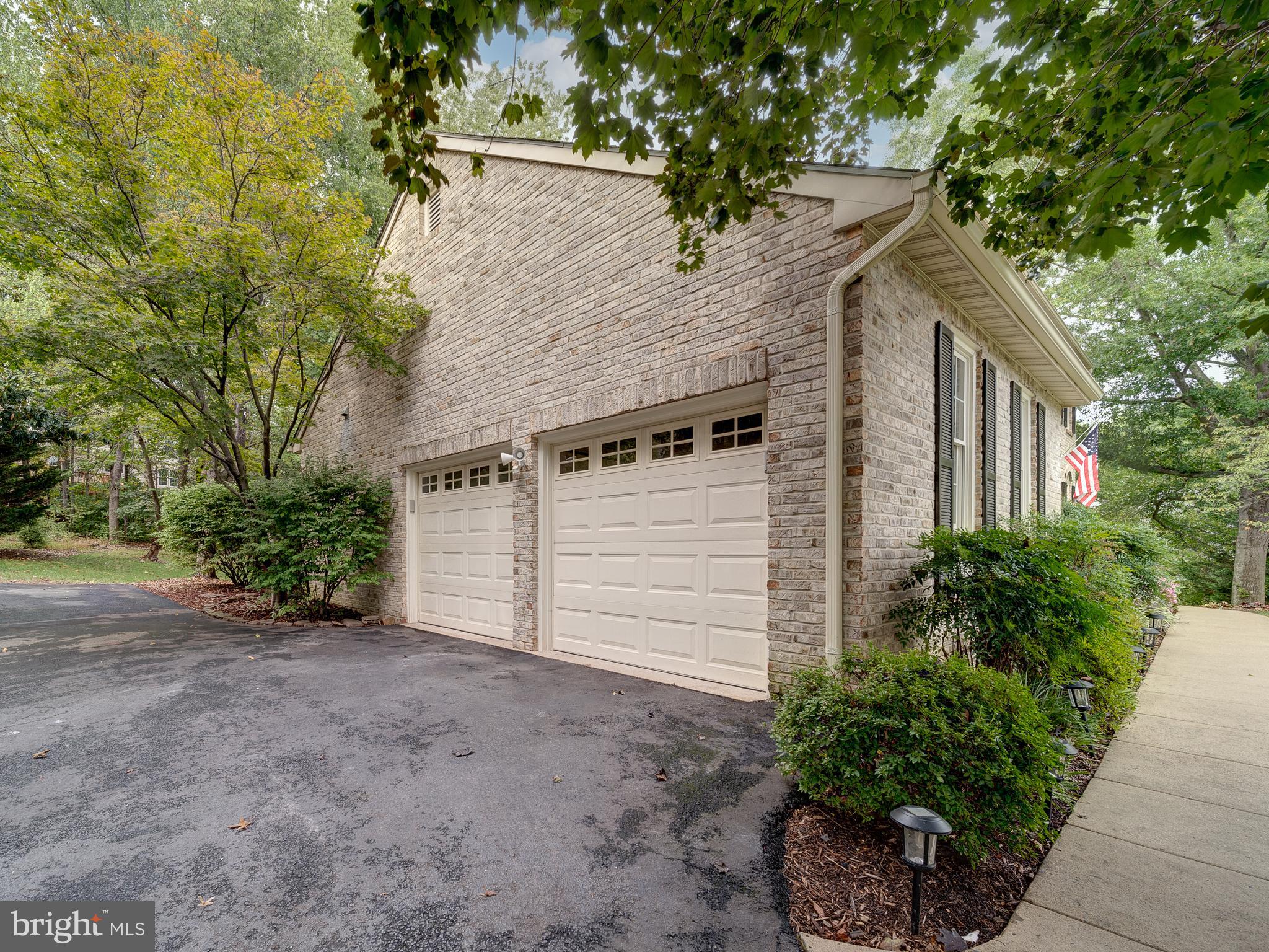 15292 SURREY HOUSE WAY