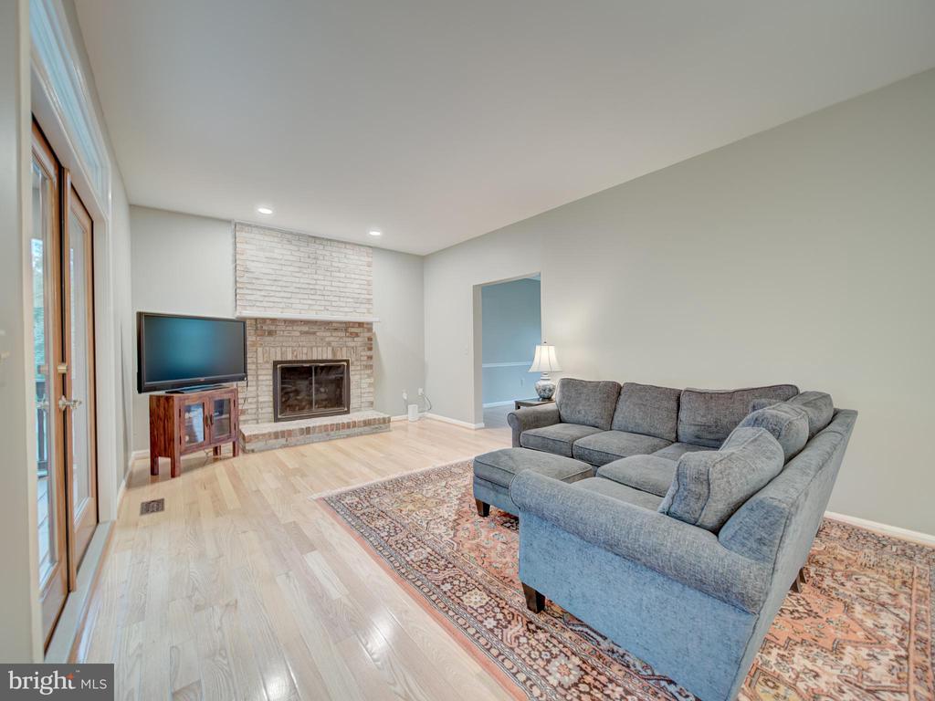 15292 SURREY HOUSE WAY