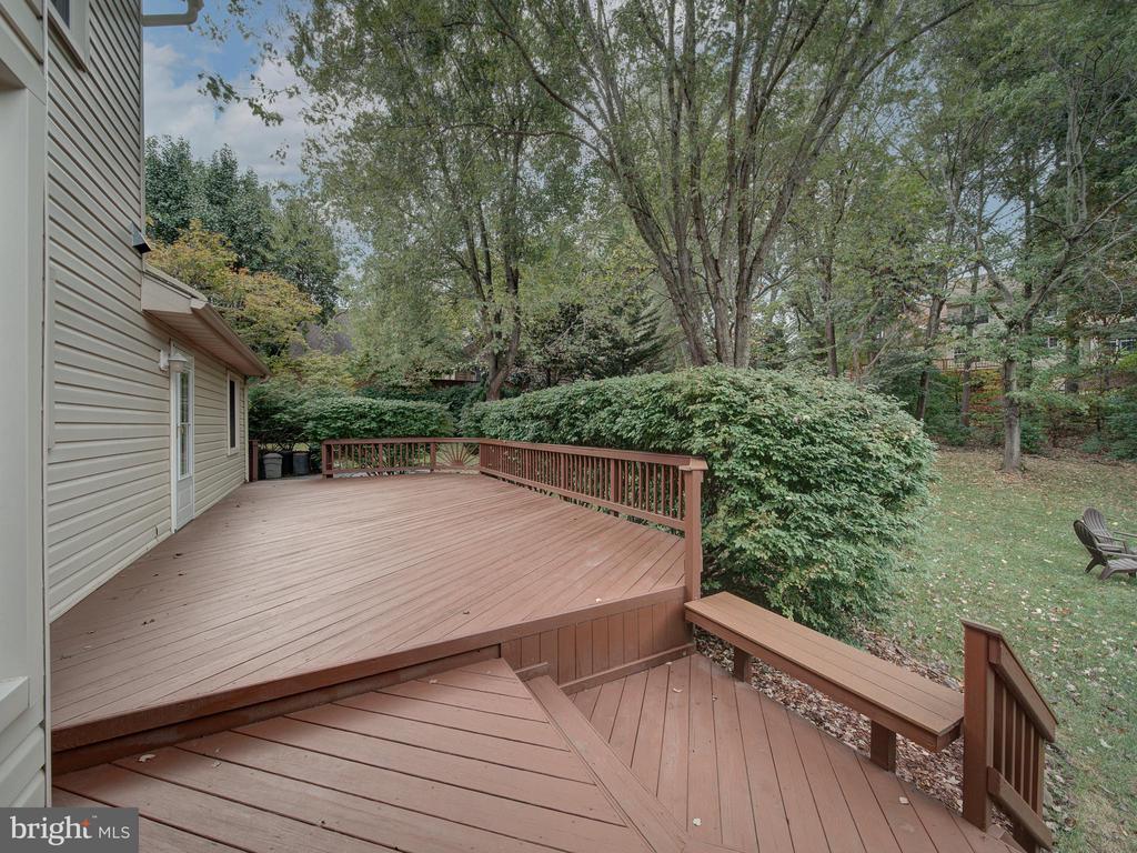 15292 SURREY HOUSE WAY