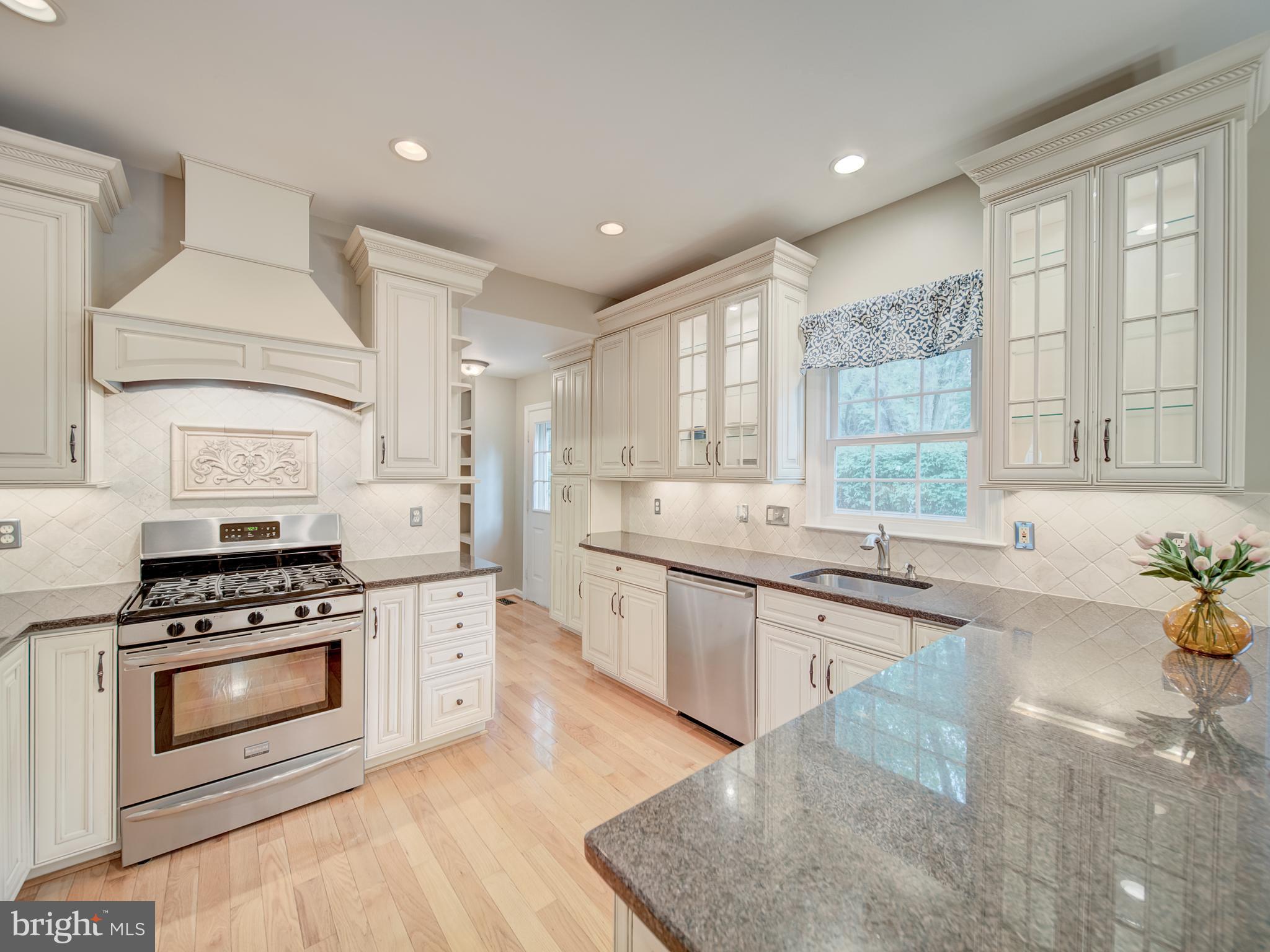 15292 SURREY HOUSE WAY