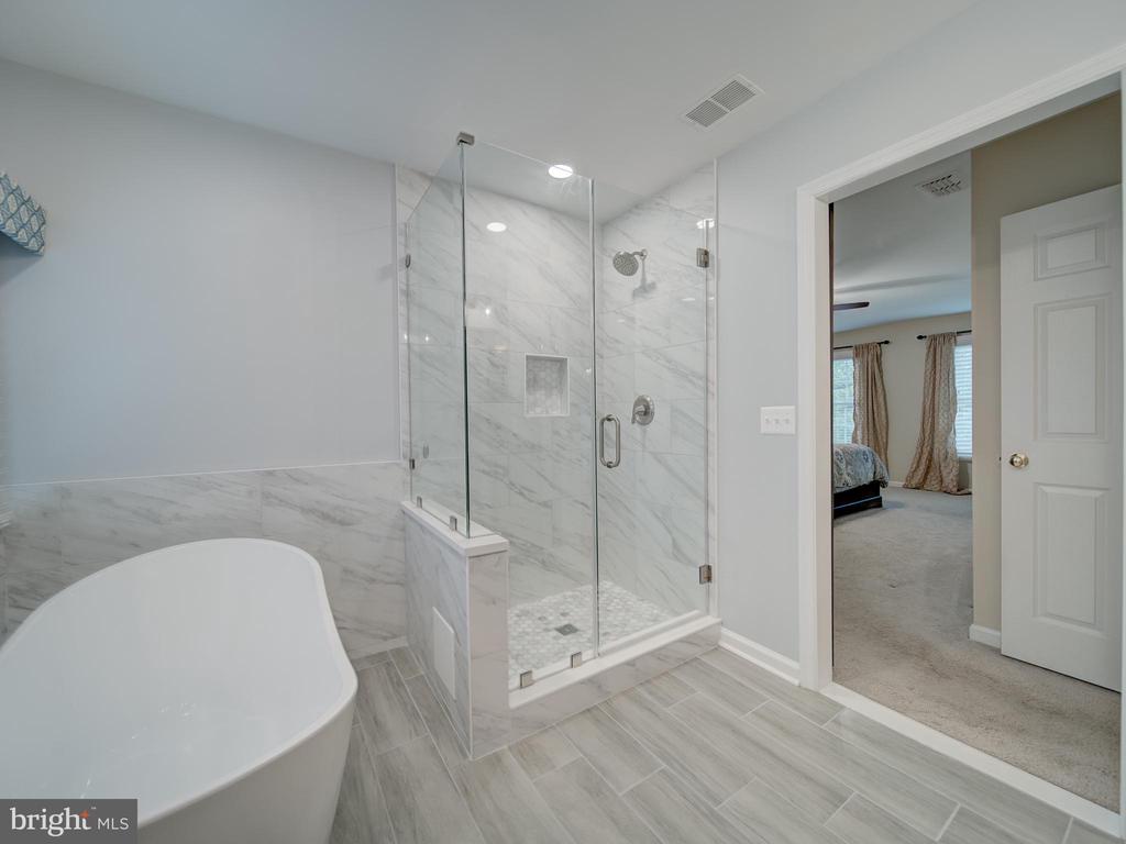 15292 SURREY HOUSE WAY