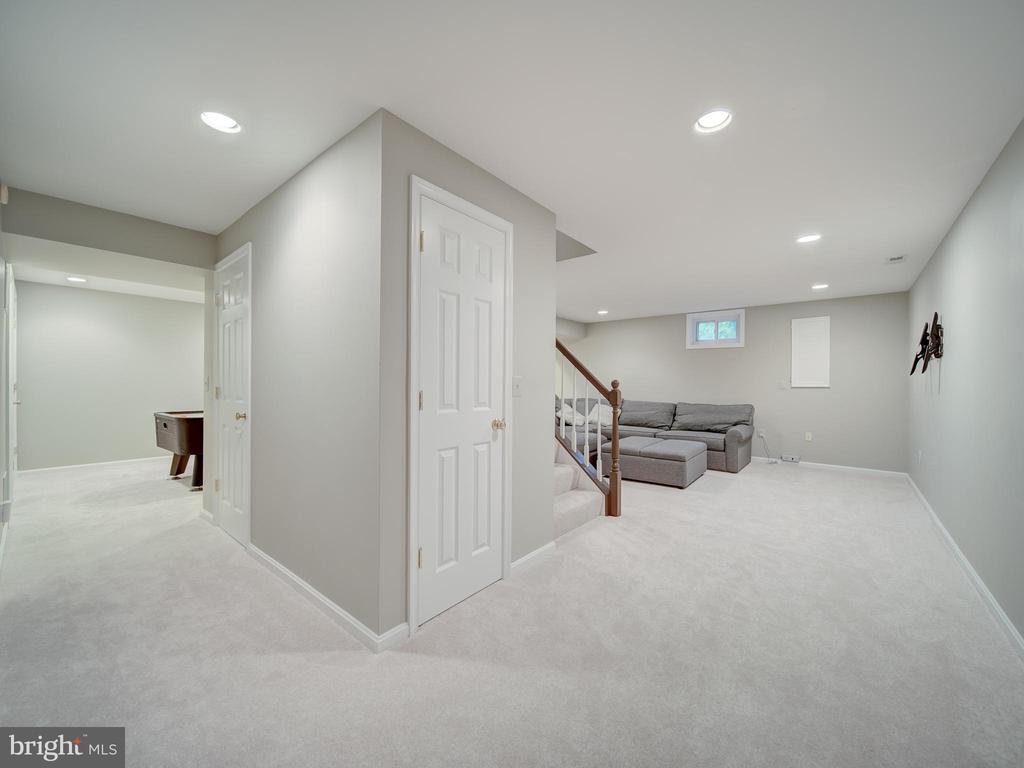 15292 SURREY HOUSE WAY