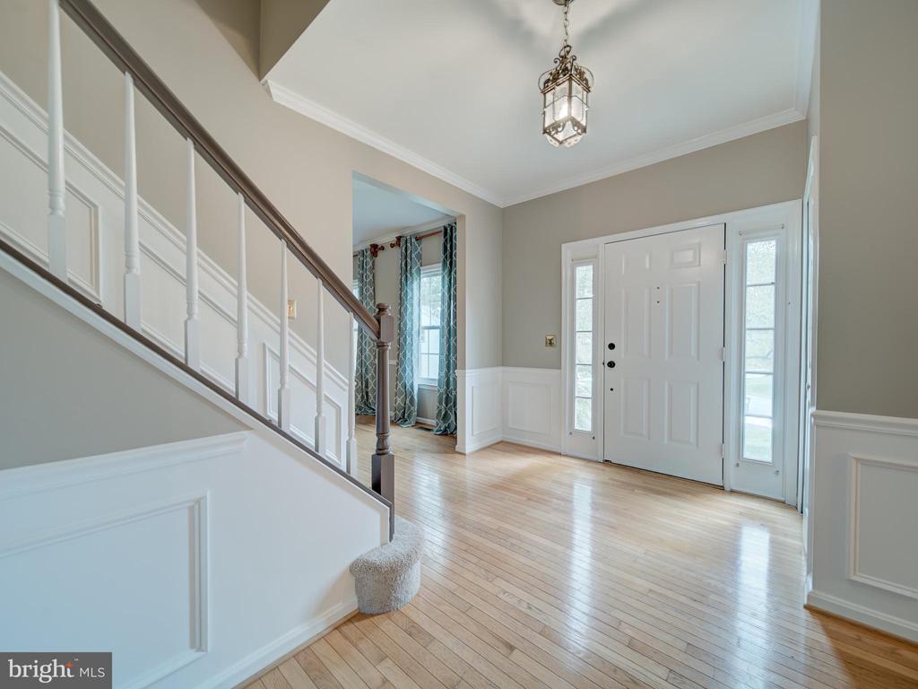 15292 SURREY HOUSE WAY