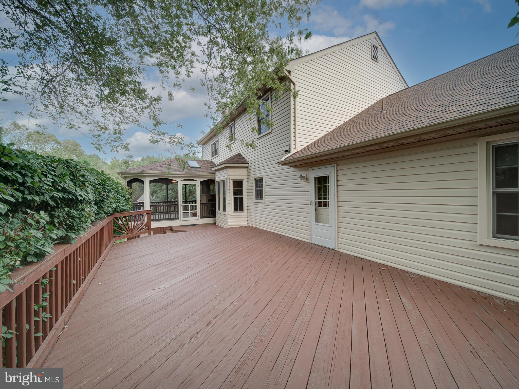 15292 SURREY HOUSE WAY