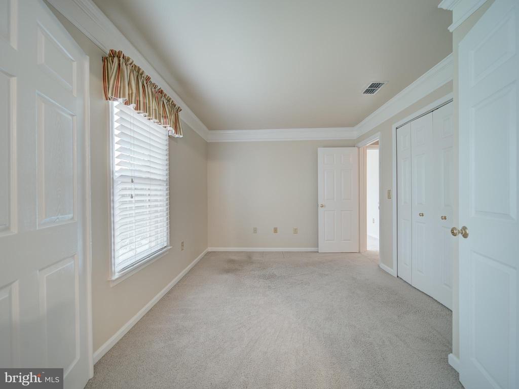 15292 SURREY HOUSE WAY