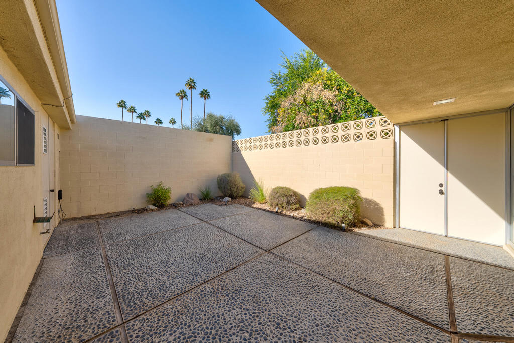 334 Desert Lakes Drive