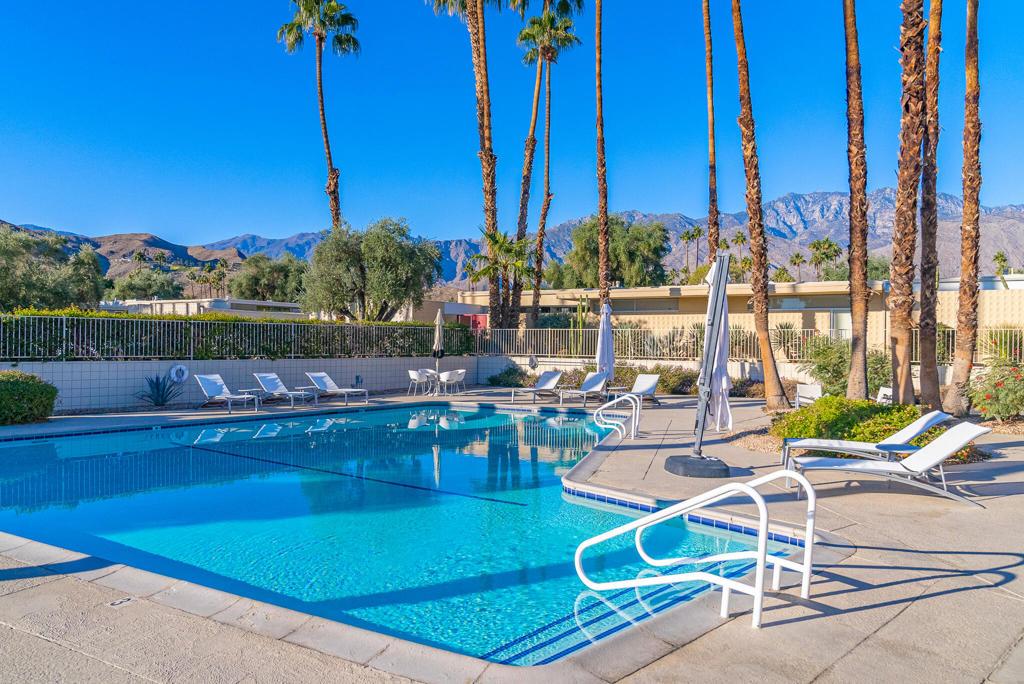 334 Desert Lakes Drive