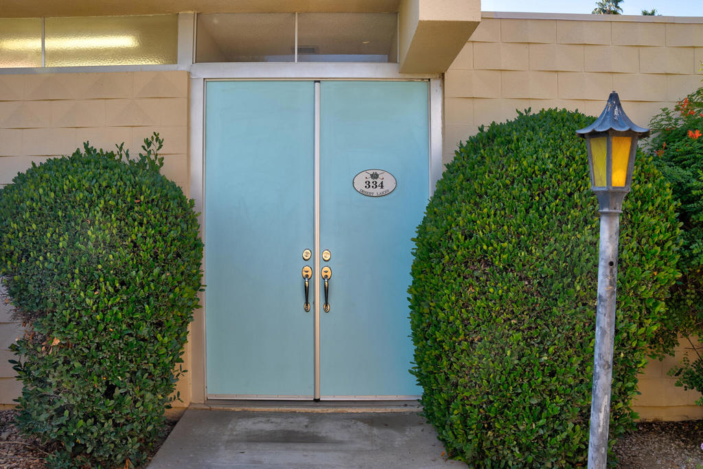 334 Desert Lakes Drive