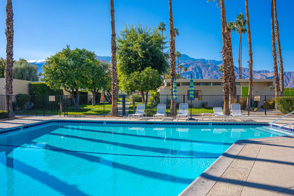 334 Desert Lakes Drive