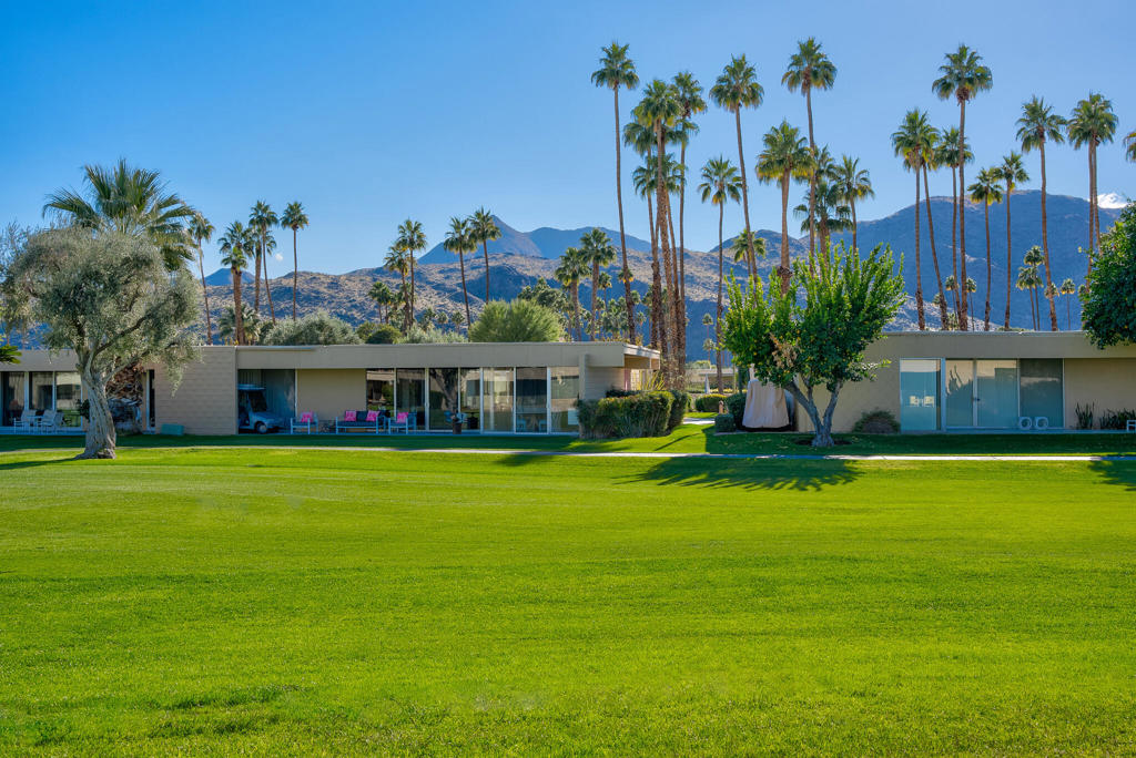 334 Desert Lakes Drive