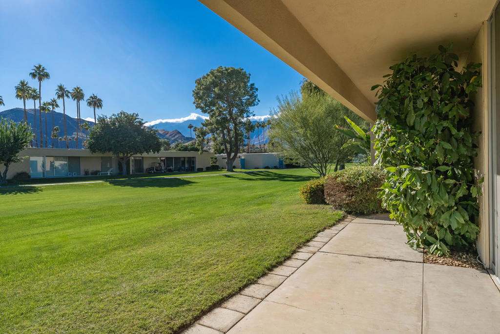 334 Desert Lakes Drive