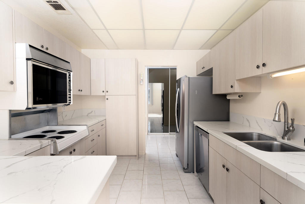 334 Desert Lakes Drive